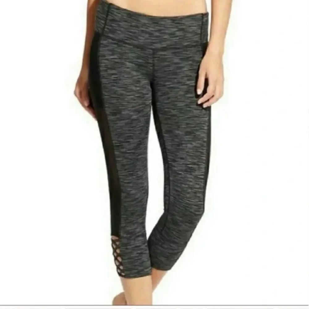ATHLETA Womens Mind Over Mat Capri Sz Medium Gray Black Lattice Mesh